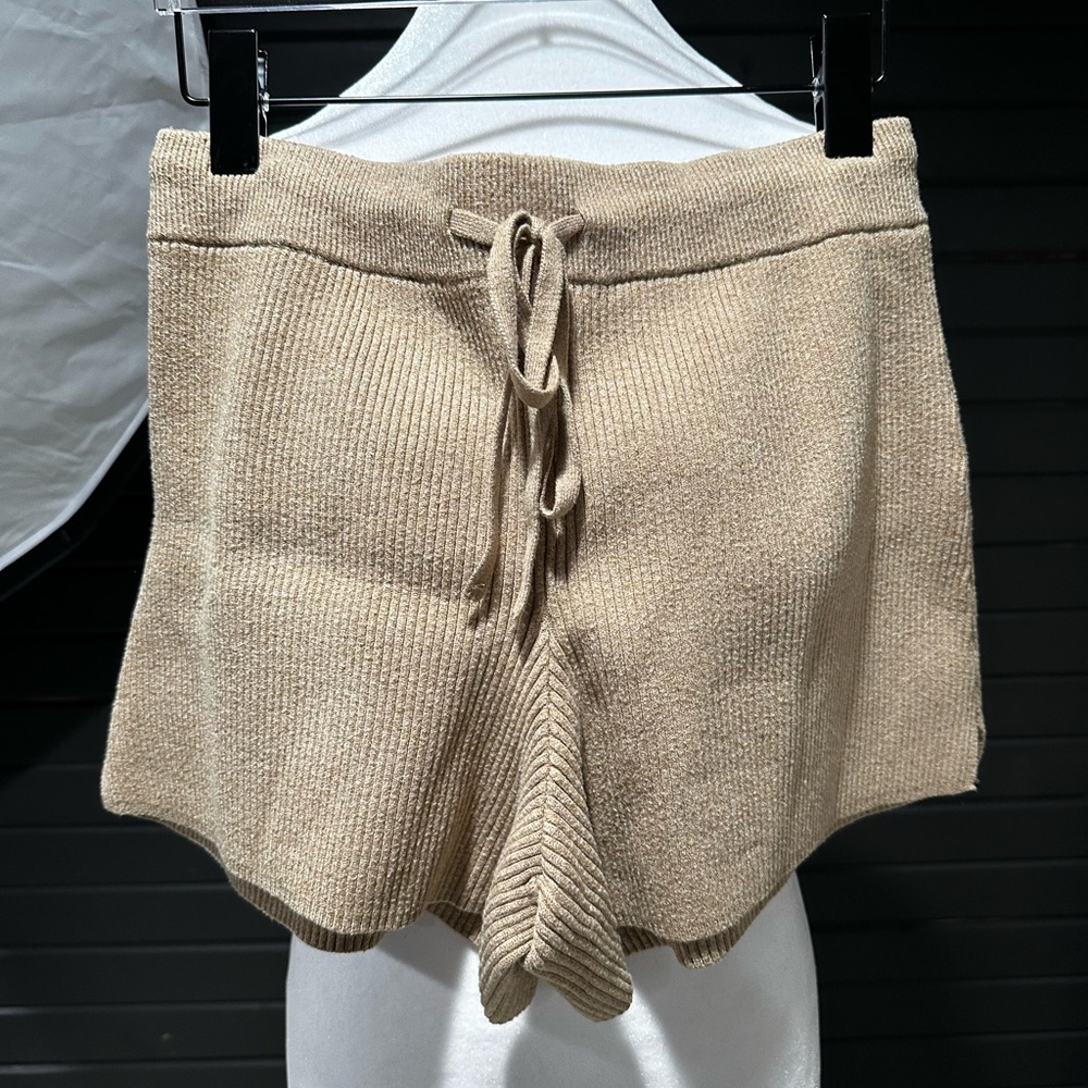 Abercrombie Women's Tan Knit Shorts Size medium